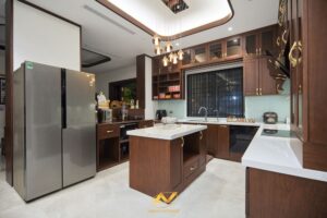 Mẫu tủ bếp gỗ óc chó tự nhiên bền đẹp, kháng mốc, chống ẩm 68